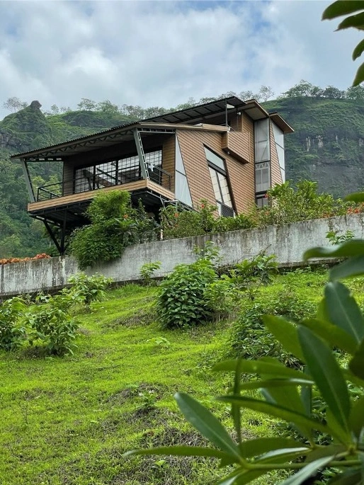 THE PHOTOGRAPHERS WEEKEND HOUSE